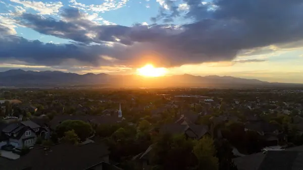 Discovering the South Valley Lifestyle: Community, Nature, and Tradition,Kelle Herrera