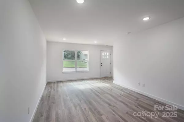 405 15th AVE SW, Hickory, NC 28602