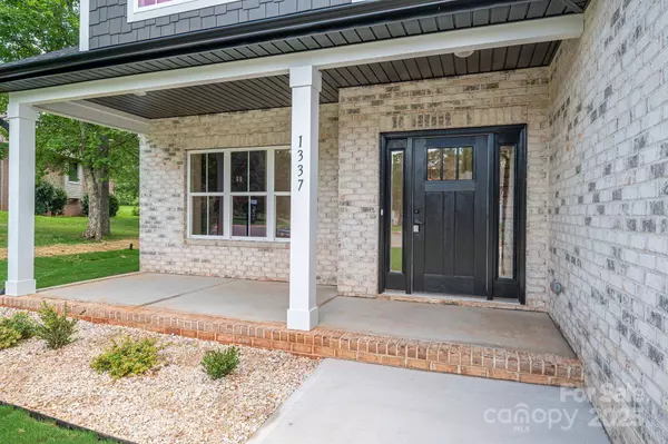 1337 20th AVE NE, Hickory, NC 28601