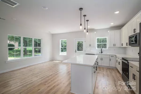 1337 20th AVE NE, Hickory, NC 28601