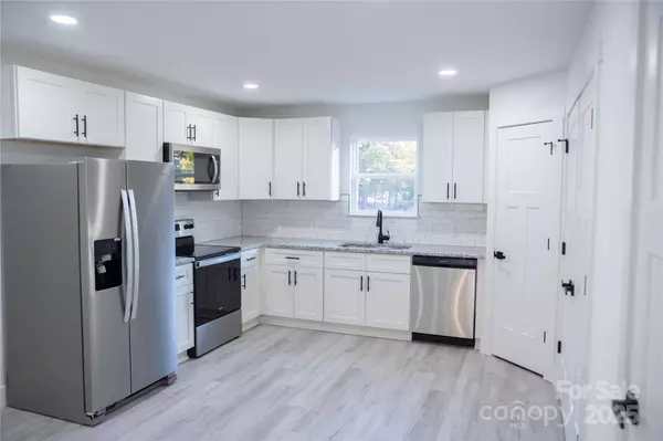 405 15th AVE SW, Hickory, NC 28602