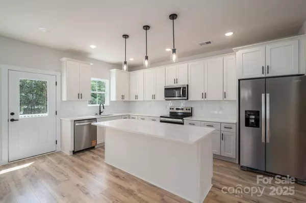 1337 20th AVE NE, Hickory, NC 28601