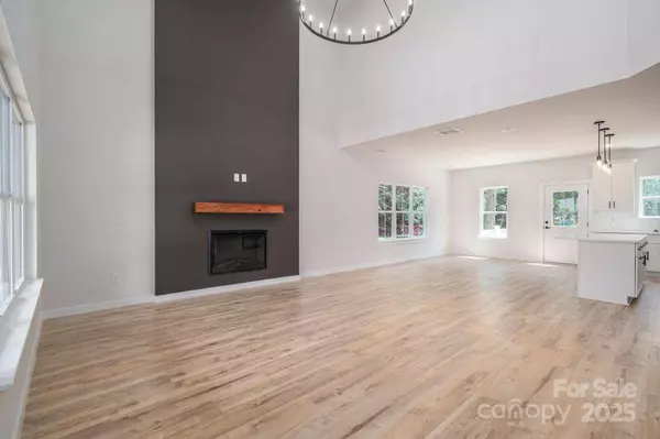 1337 20th AVE NE, Hickory, NC 28601