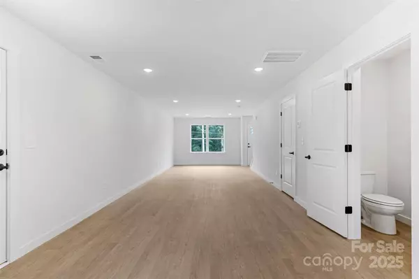 21 8th AVE SE #5, Hickory, NC 28602