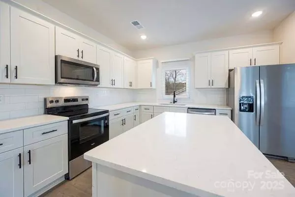 1231 E I ST, Newton, NC 28658