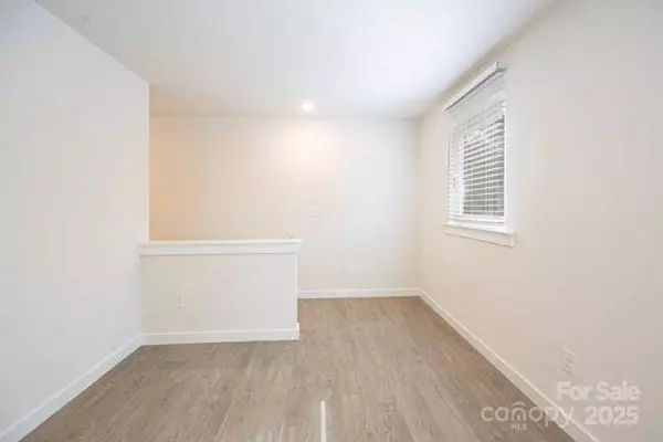 1231 E I ST, Newton, NC 28658