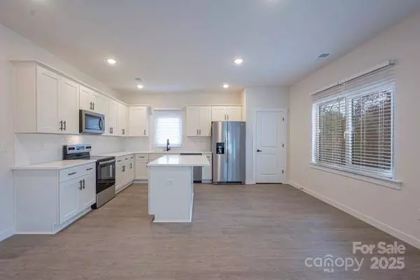 1231 E I ST, Newton, NC 28658