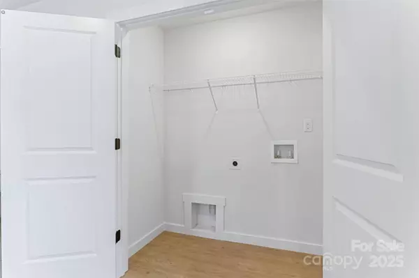 21 8th AVE SE #5, Hickory, NC 28602