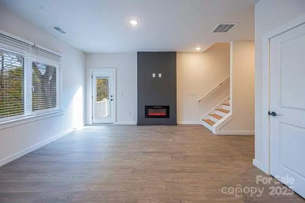 1231 E I ST, Newton, NC 28658