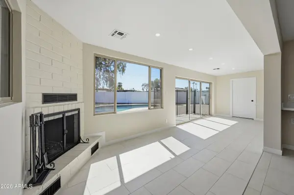 1325 E AVALON Drive, Phoenix, AZ 85014