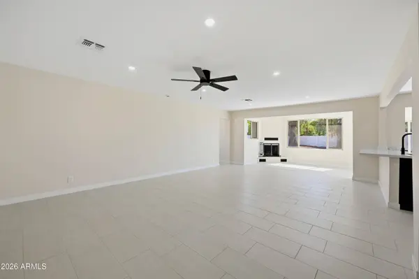 1325 E AVALON Drive, Phoenix, AZ 85014