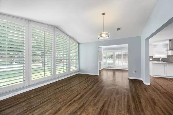 4923 Valkeith DR, Houston, TX 77096