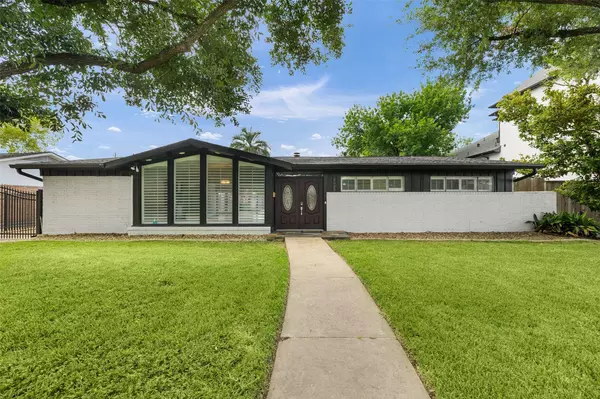 4923 Valkeith DR, Houston, TX 77096