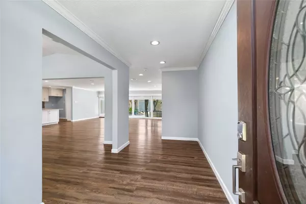 4923 Valkeith DR, Houston, TX 77096