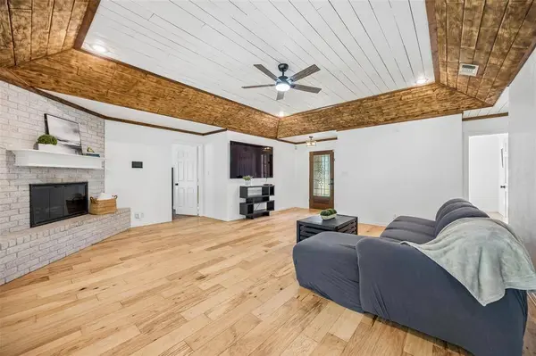 2615 N Lincoln Park Road, Van Alstyne, TX 75495