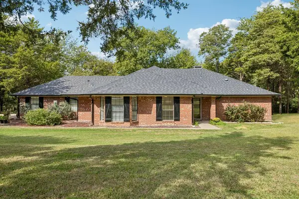 2615 N Lincoln Park Road, Van Alstyne, TX 75495