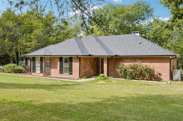 2615 N Lincoln Park Road, Van Alstyne, TX 75495