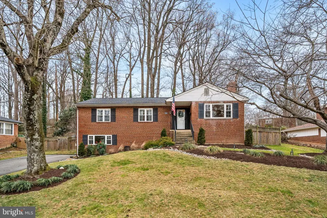 The Patrick Henry Retreat | Brick Falls Church Home on a 0.33 Acre Lot