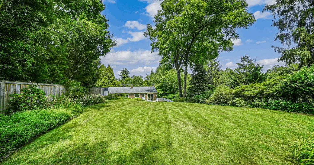 Lyon Village vs. Lyon Park: Which Arlington Neighborhood Feels More Private?