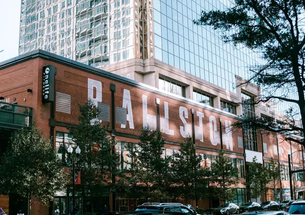 What Dining and Entertainment Options Make Living in Arlington VA Appealing?