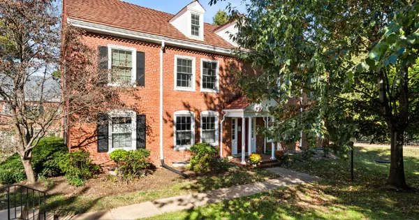 Looking for a 3 Bed, 2 Bath Condo in Fairlington Green Under $600K?