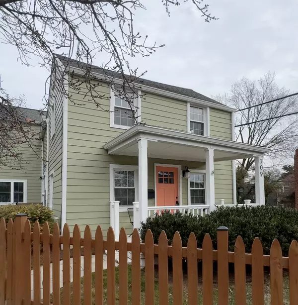 Lyon Park vs. Ashton Heights: A Luxury Buyer Comparison