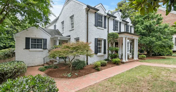 Country Club Manor vs Country Club Hills: Which Area Commands Higher Prices in Arlington VA,The Davenport Group