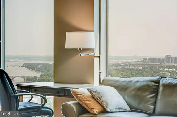 1111 19TH ST N #2703, Arlington, VA 22209