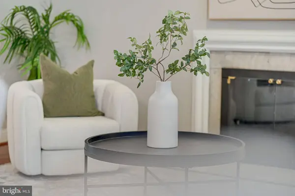 7242 GREENTREE RD, Bethesda, MD 20817