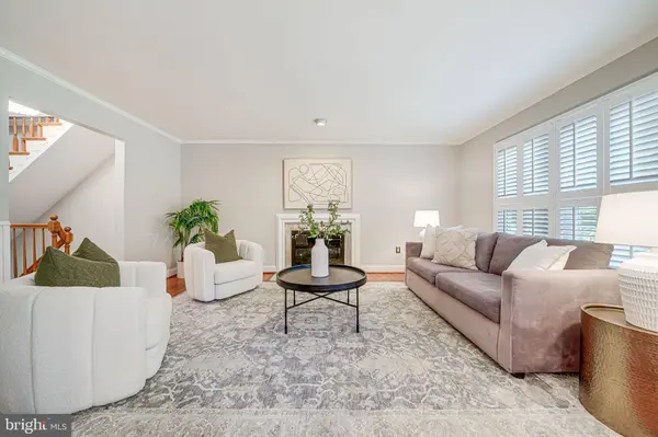 7242 GREENTREE RD, Bethesda, MD 20817