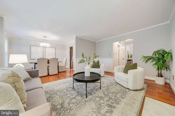 7242 GREENTREE RD, Bethesda, MD 20817