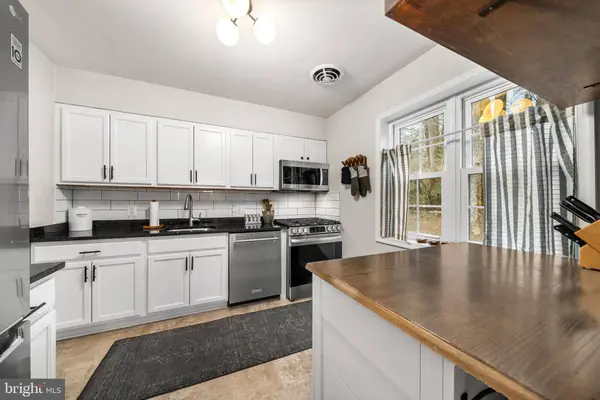 3216 PATRICK HENRY DR, Falls Church, VA 22044