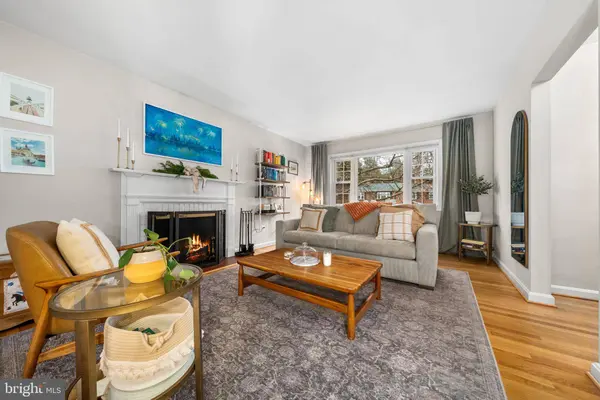 3216 PATRICK HENRY DR, Falls Church, VA 22044