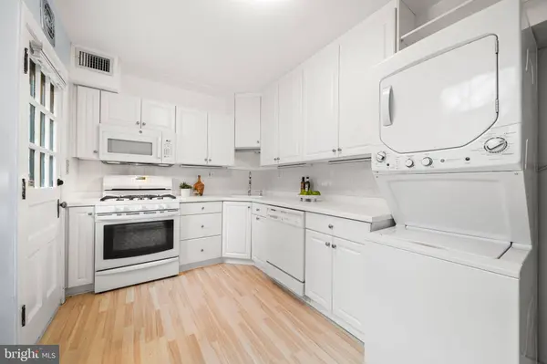 1100 S BARTON ST #295, Arlington, VA 22204