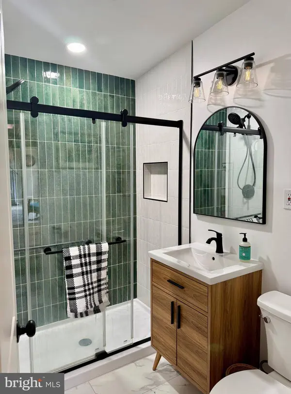 2906 PINE SPRING RD, Falls Church, VA 22042