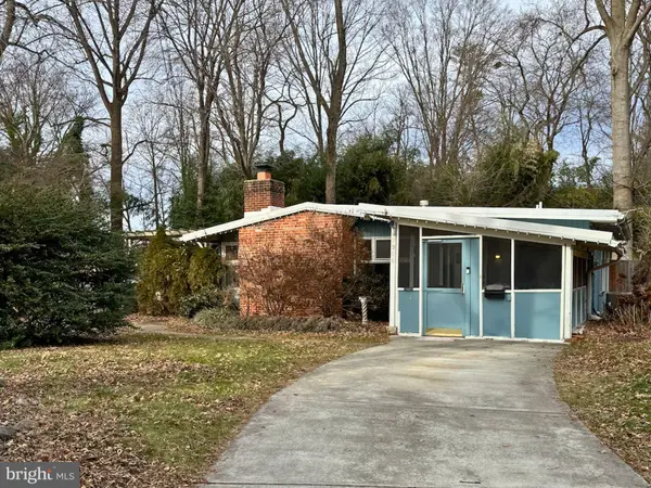 2906 PINE SPRING RD, Falls Church, VA 22042