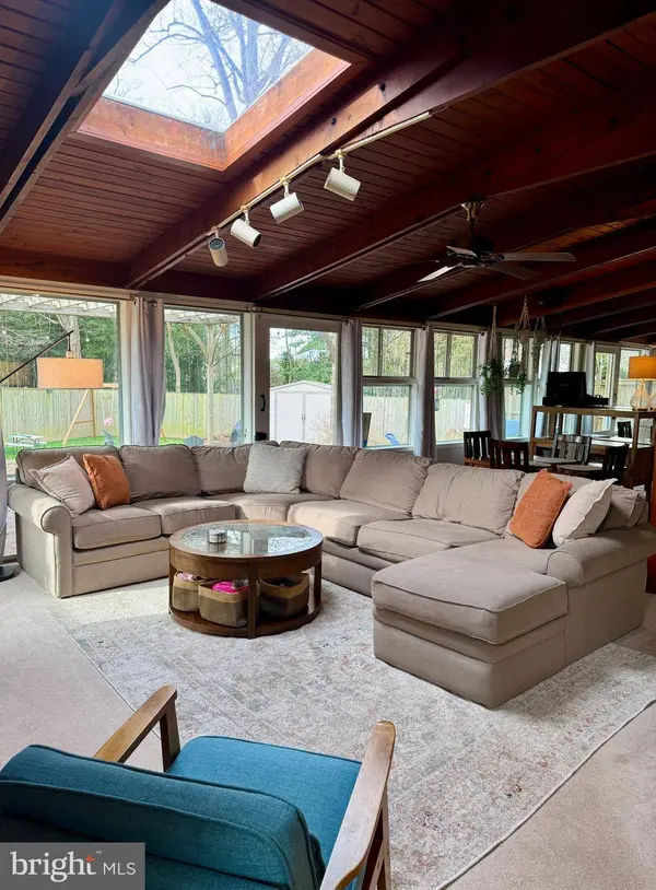 2906 PINE SPRING RD, Falls Church, VA 22042