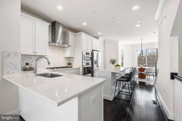 4973 LAKESIDE XING, Chantilly, VA 20151