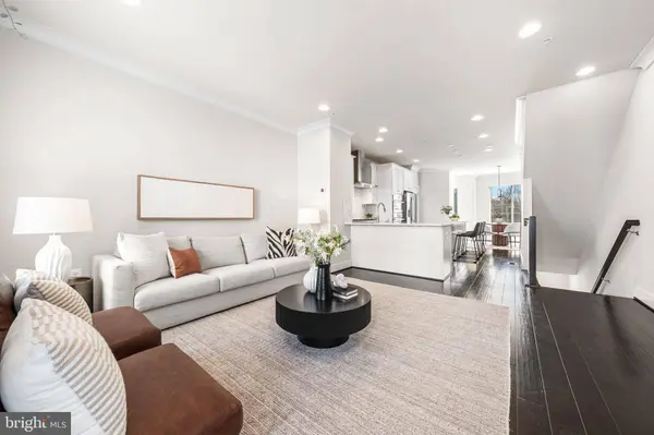 4973 LAKESIDE XING, Chantilly, VA 20151