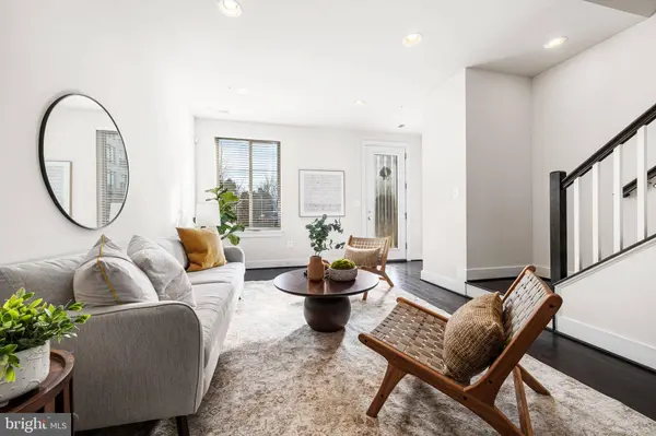 4973 LAKESIDE XING, Chantilly, VA 20151