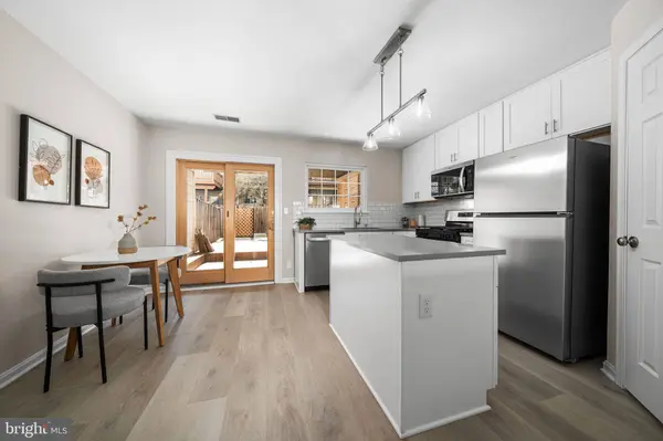 13109 SHADOWBROOK LN, Fairfax, VA 22033