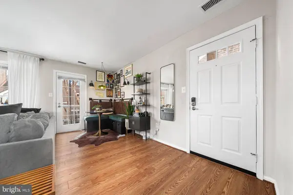 2594-H S H S ARLINGTON MILL DR 8 #8, Arlington, VA 22206