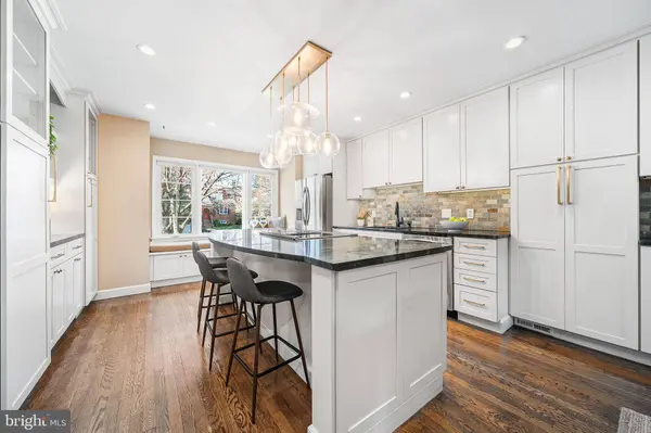 29 N OAKLAND ST, Arlington, VA 22203