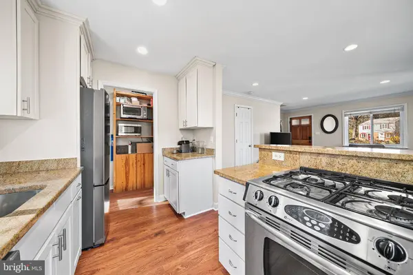 5873 BLAINE DR, Alexandria, VA 22303