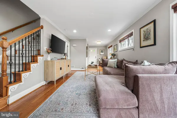 2253 ROANOKE DR, Alexandria, VA 22307