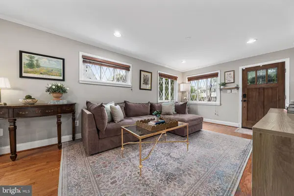 2253 ROANOKE DR, Alexandria, VA 22307