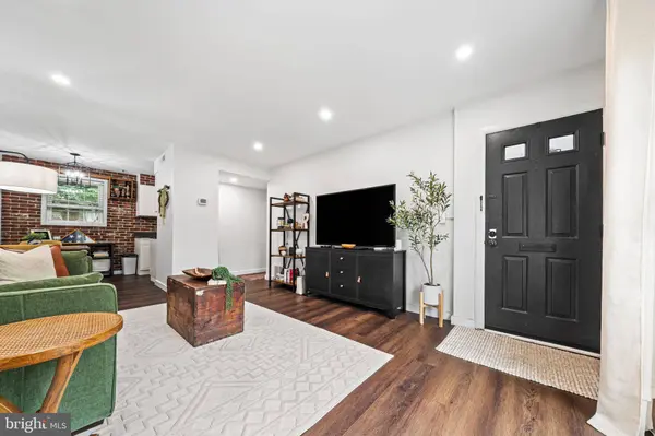 2717 S WALTER REED DR #A, Arlington, VA 22206