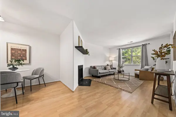 2850-C S WAKEFIELD ST #C, Arlington, VA 22206