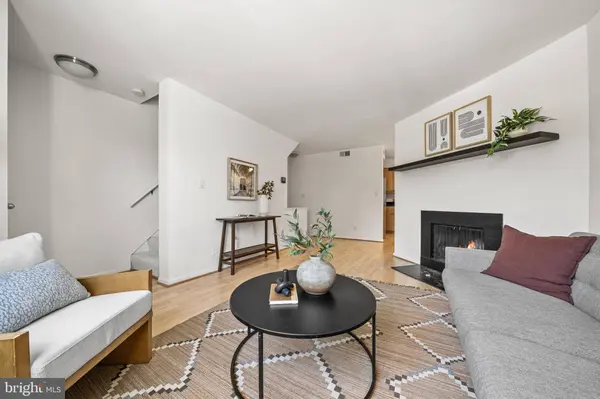 2850-C S WAKEFIELD ST #C, Arlington, VA 22206