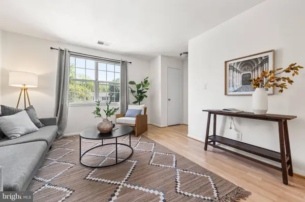 2850-C S WAKEFIELD ST #C, Arlington, VA 22206